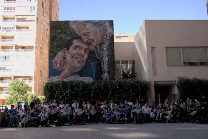 El Periodic – AVAPACE inauguró un mural del artista Dridali para celebrar sus 50 años mirando la realidad a los ojos